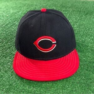 New Era Cincinnati Reds Black Red Baseball Fitted Cap Hat Men’s Size 7 1/4